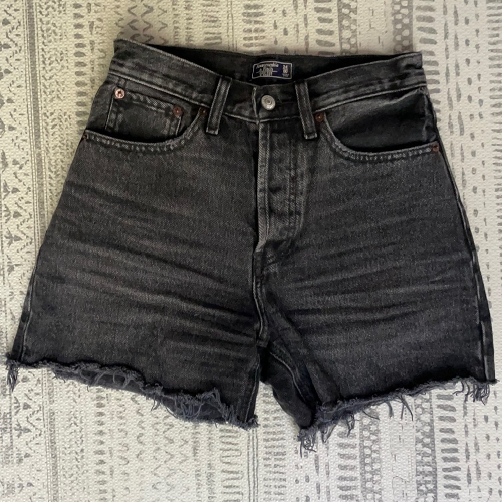 Abercrombie High Rise 4 inch short size 24